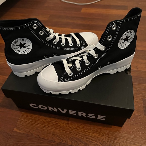 NIB Converse Lug High Tops - Picture 5 of 5